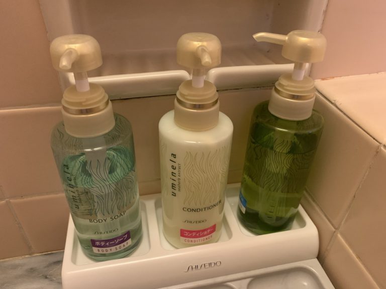 シャンプー、コンディショナー、ボディソープ
