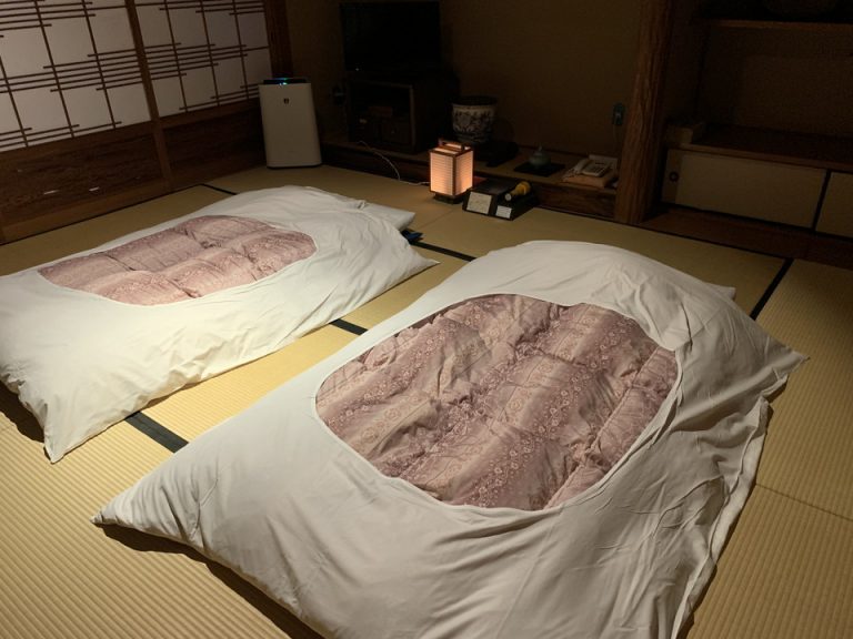 入り口方向から見る布団