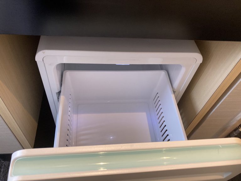 冷蔵庫(開けた状態)