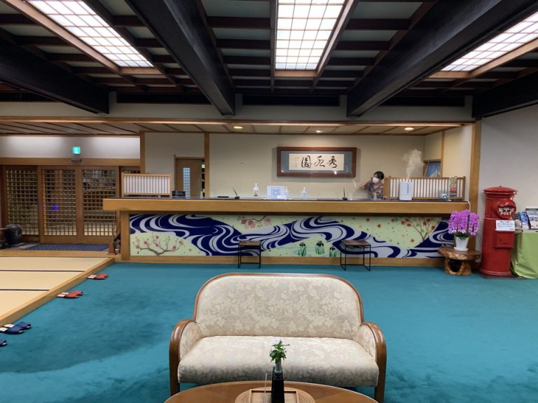 フロント、正面から