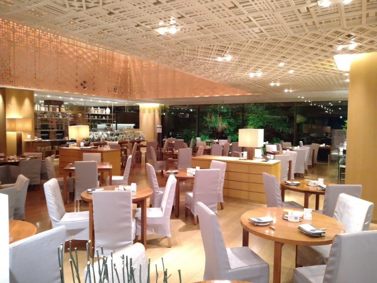 朝食レストラン カフェ33客席全体