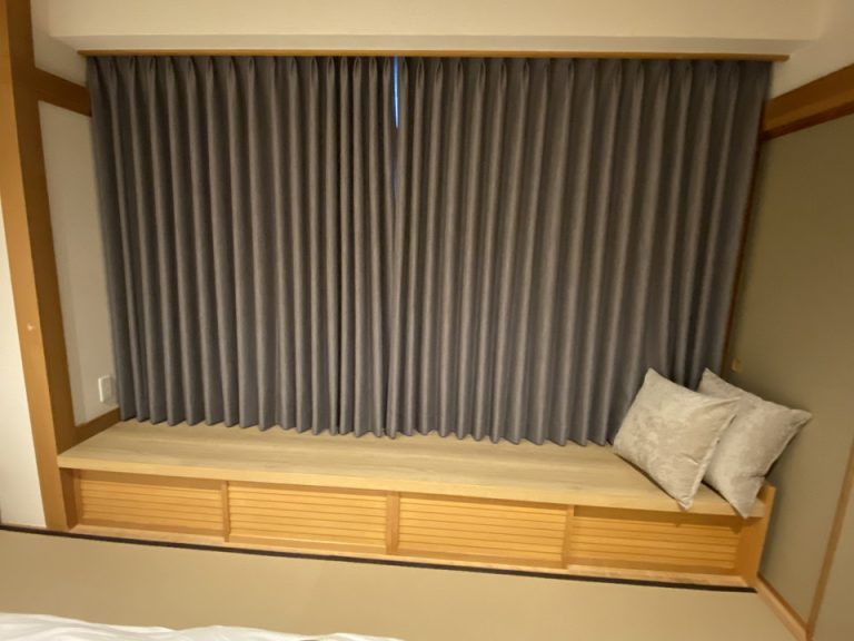 客室窓