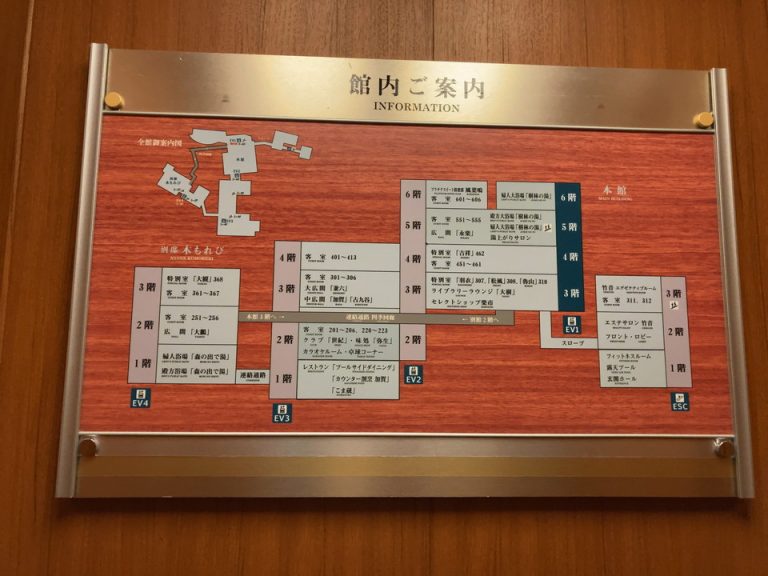 エレベーター内には館内の案内図があります