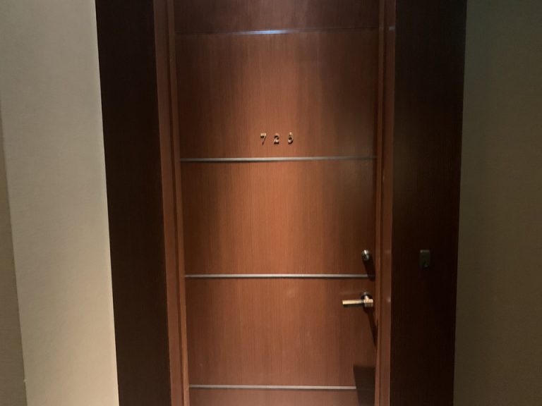 部屋ドア