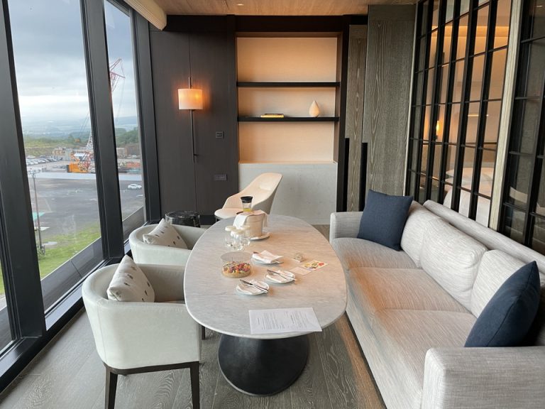 ダイニングテーブル(1)