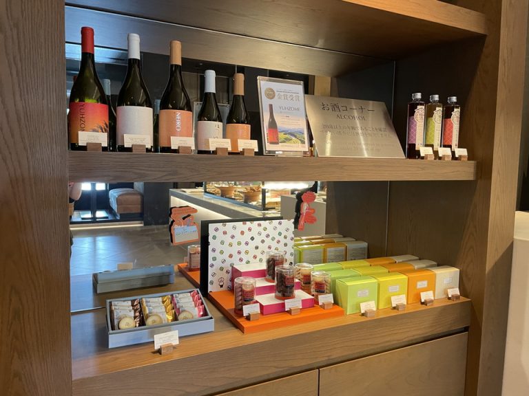 ピエールエルメショップないにお酒あり