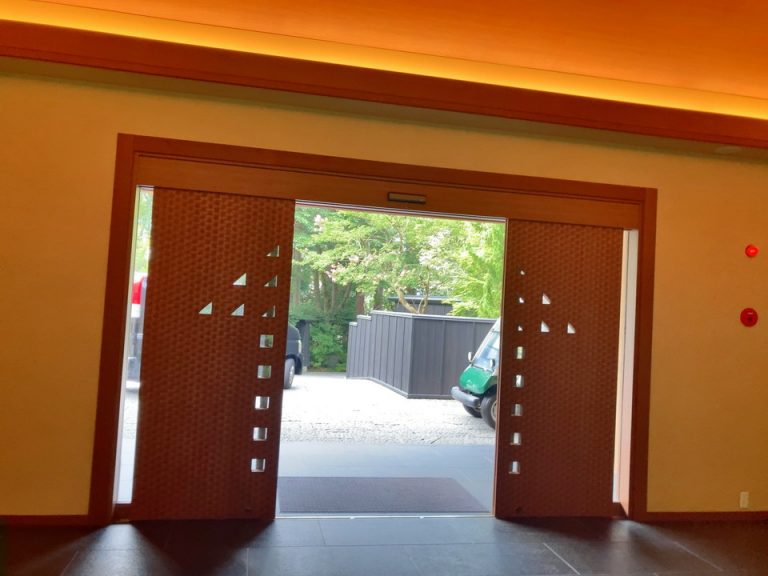 ホテルエントランス内側