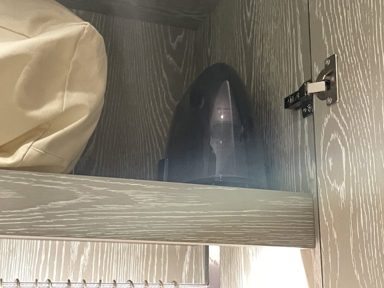 クローゼット内アイロン