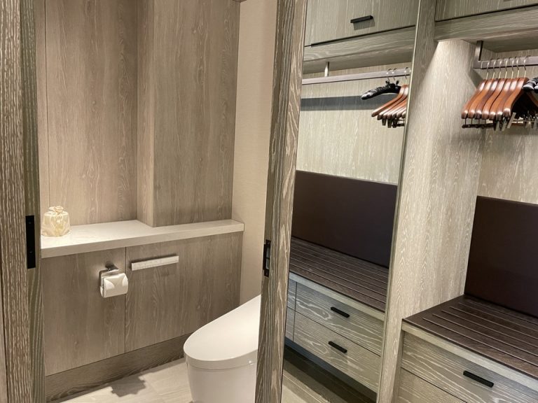 クローゼット内メイントイレ