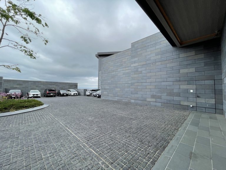 入口から駐車場