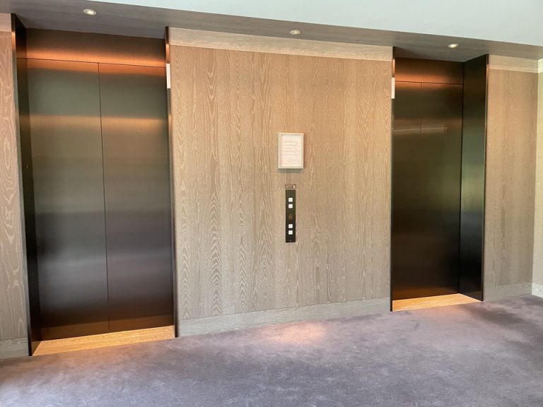 宿泊階エレベーターホール