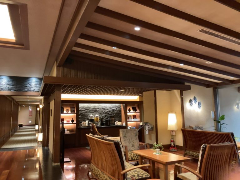 フリードリンクサービスのライブラリーラウンジ「大樹」