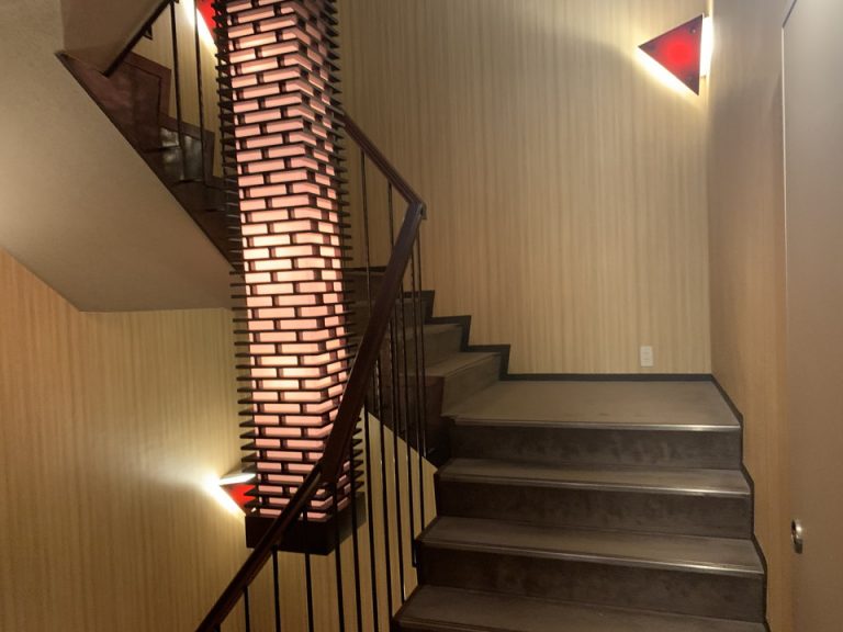 館内 階段