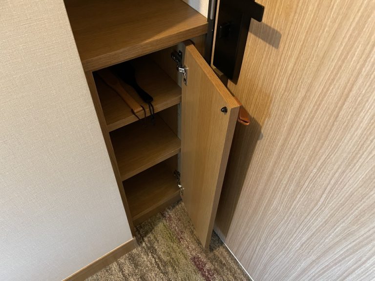 靴棚(開けた状態)