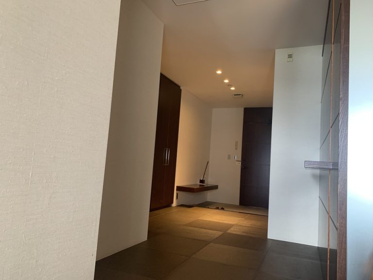 部屋側から入口