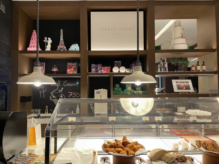 ピエールエルメ パンも販売あり