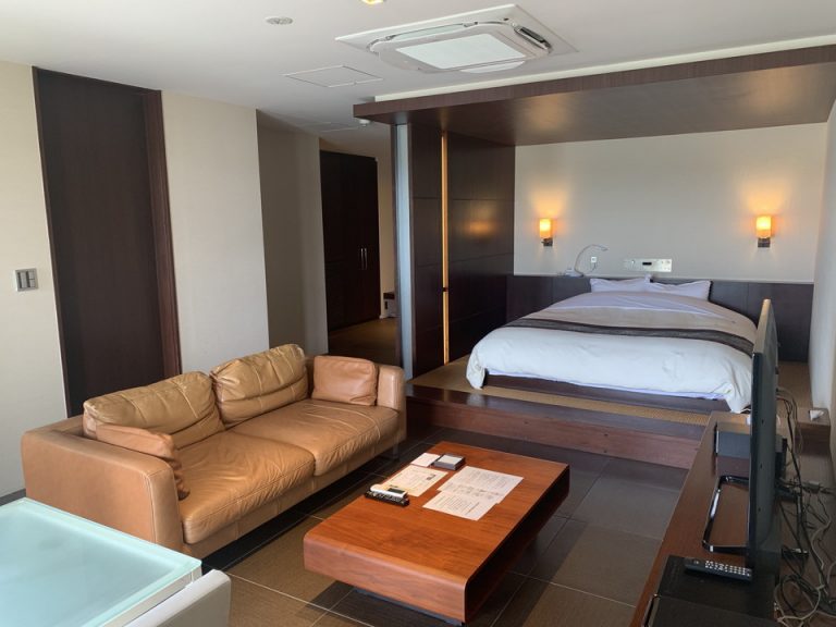 お部屋全体(窓側から)