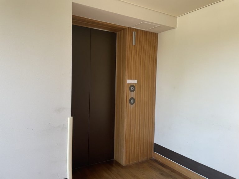 エレベーター入り口