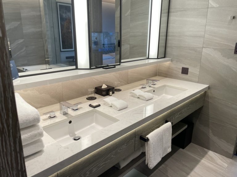 バスルーム洗面台