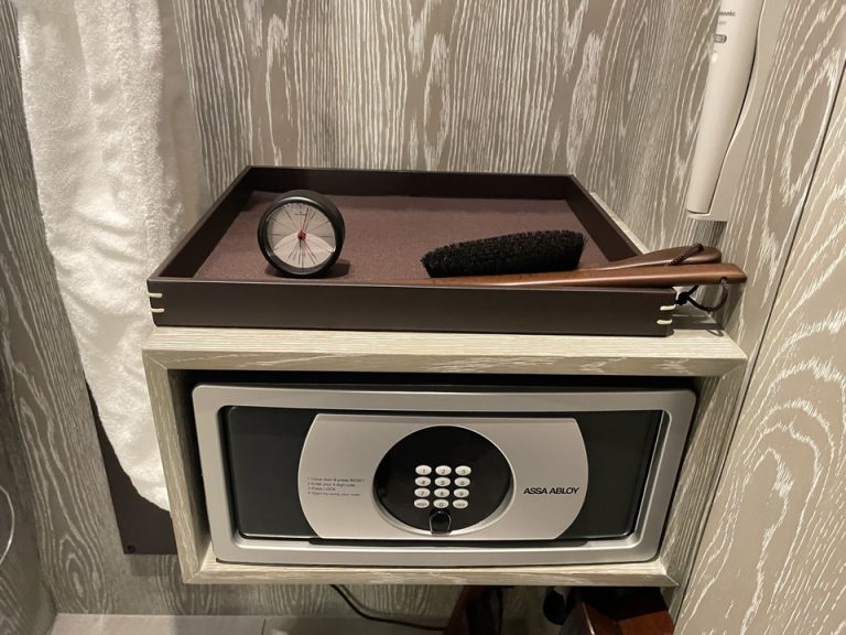 入り口横クローゼット(1)