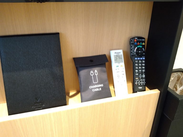 スタンドミラー、充電コード