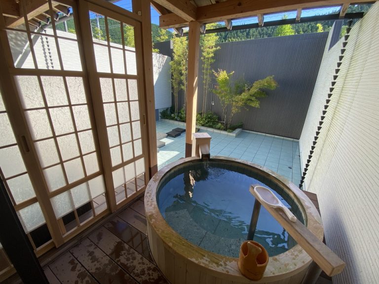 バスルーム入口から全体