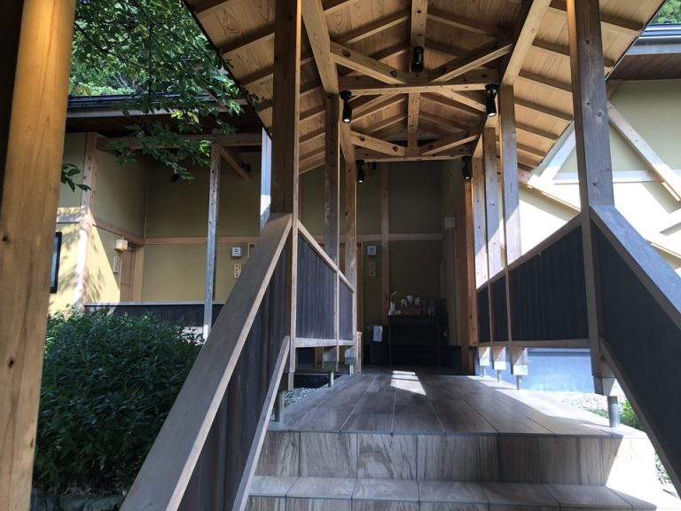 お風呂への廊下2