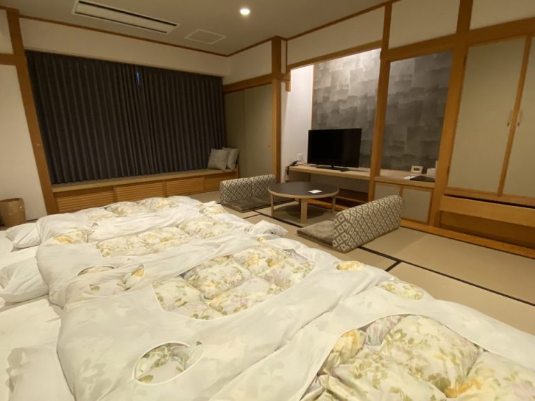 客室全体窓際方向