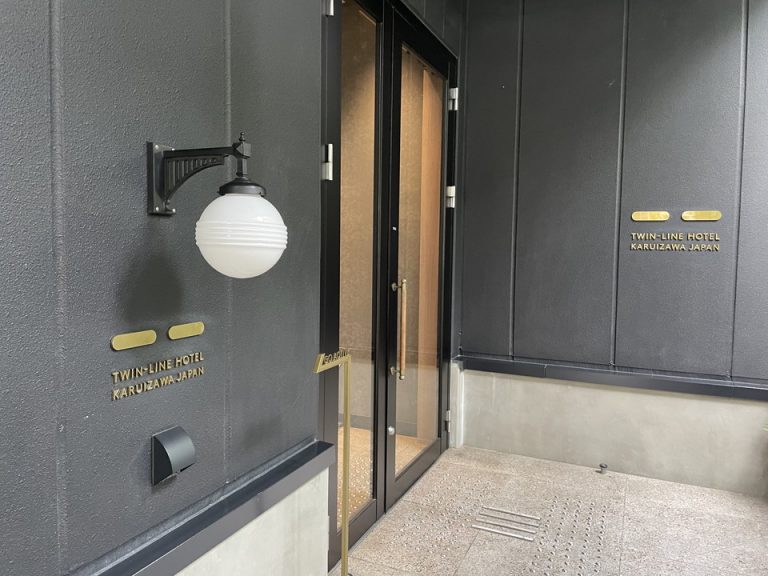 エントランス外観2