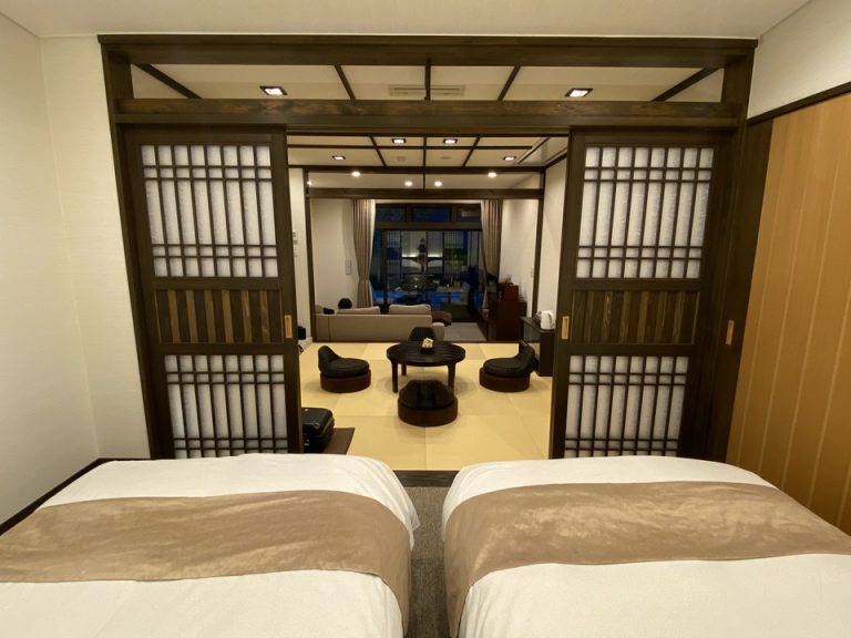 客室全体(窓際方向)