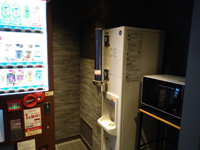 4階フロント階電子レンジ、自販機、製氷機