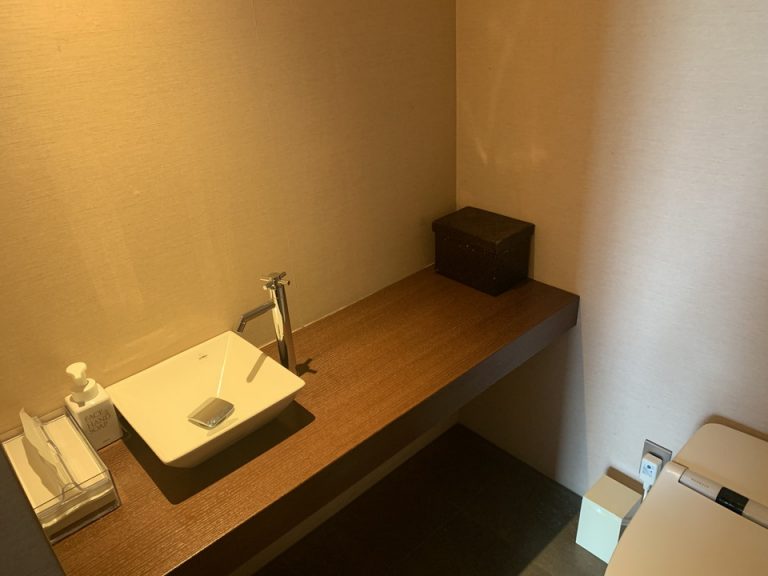 トイレ内洗面所
