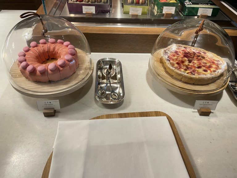 ピエールエルメも朝食にあり