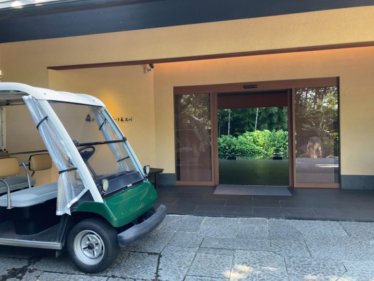 ホテルエントランス外観