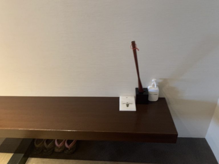 入口横