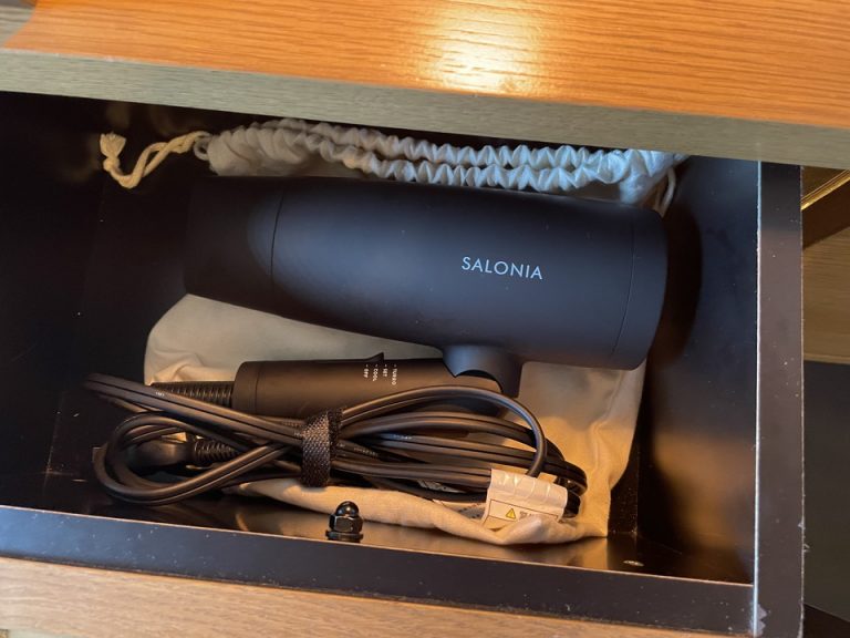 ドライヤー(デスクの棚)