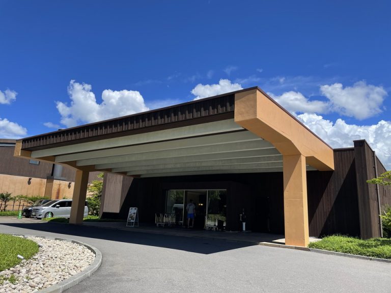 本館エントランス