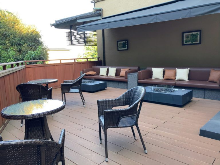 5階にある屋外の湯上がり処