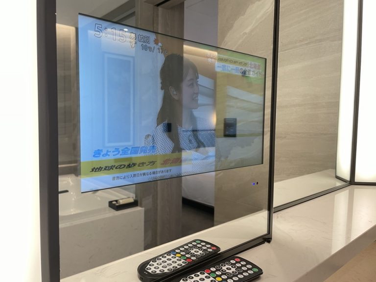洗面台ガラス内のテレビ