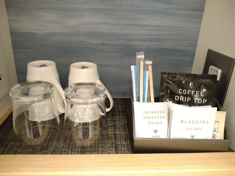 カフェコーナー、グラス、カップ