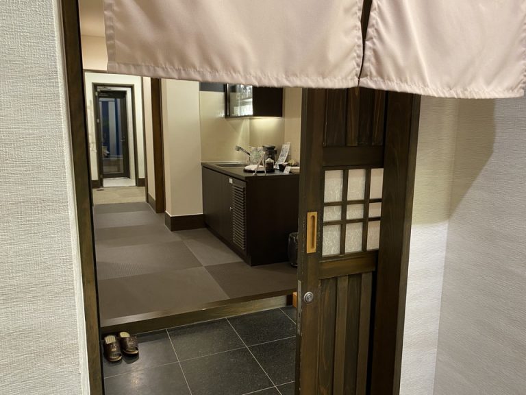 客室入口外観ドア