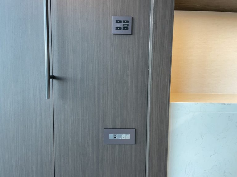 ブラインドのボタン