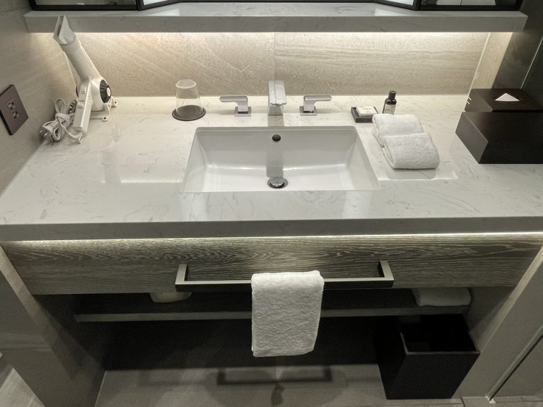 シャワールームの洗面台