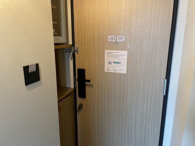 客室ドア_冷蔵庫_靴棚