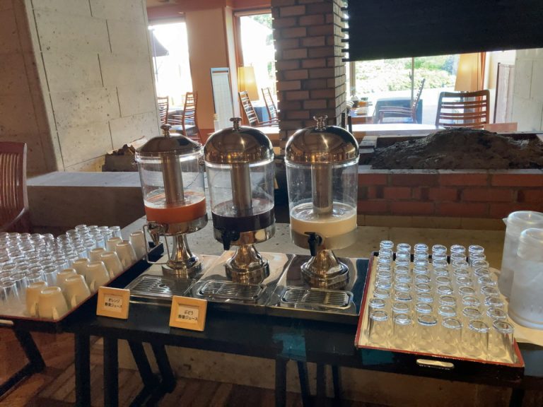 朝食のフリードリンクバー