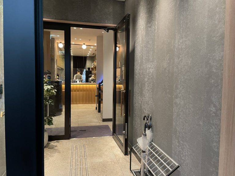 エントランス_風除室