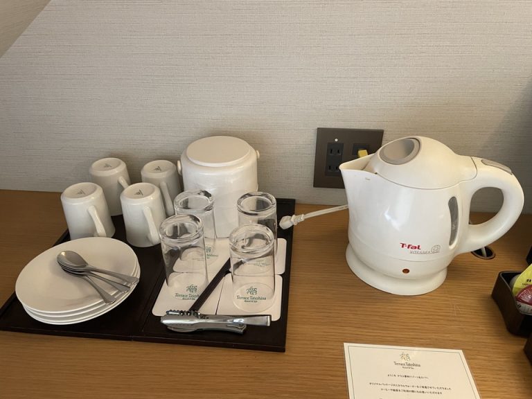 ポット、食器類など