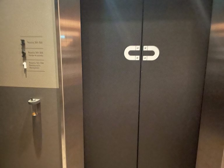 エレベーター(フロント階)