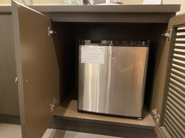 冷蔵庫(閉めた状態)