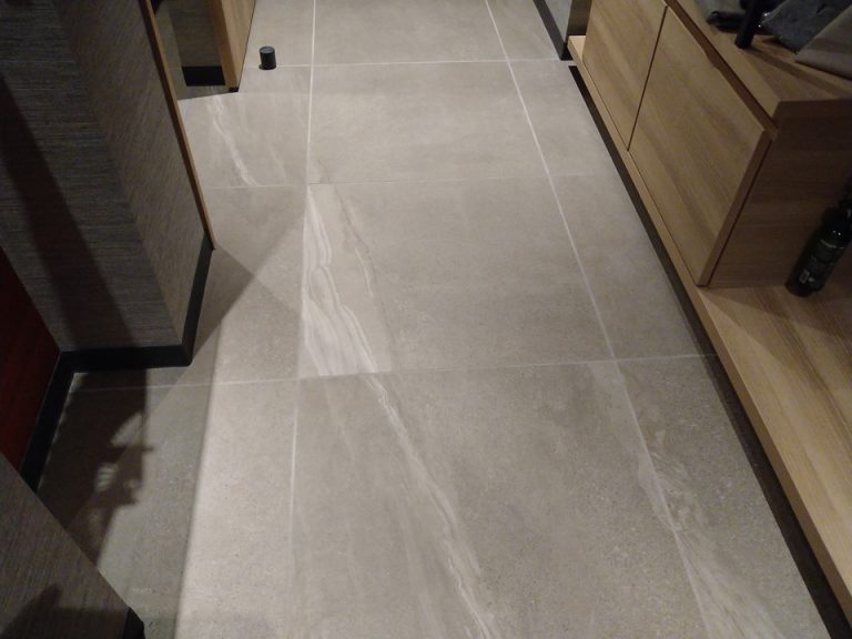 高級感ある石の床材